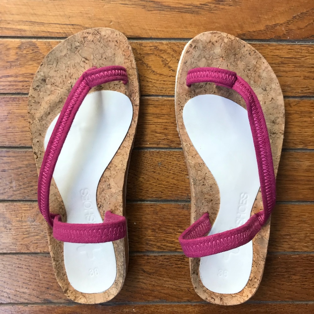 38 Otz Shoes Strappy Cork Magenta Bungie Sandals